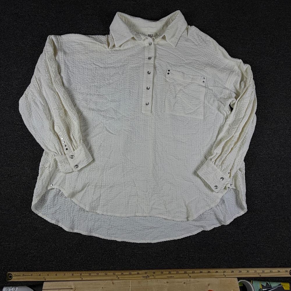 BKE Top Womens L PDIK21031A Cream Textured Studded Pocket EUC